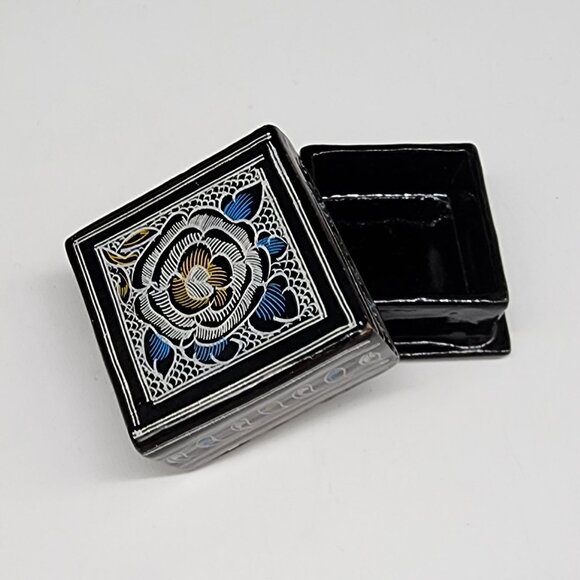 Hand Painted Lacquered Wooden Trinket Box Enamel With Floral Design - Picture 1 of 7